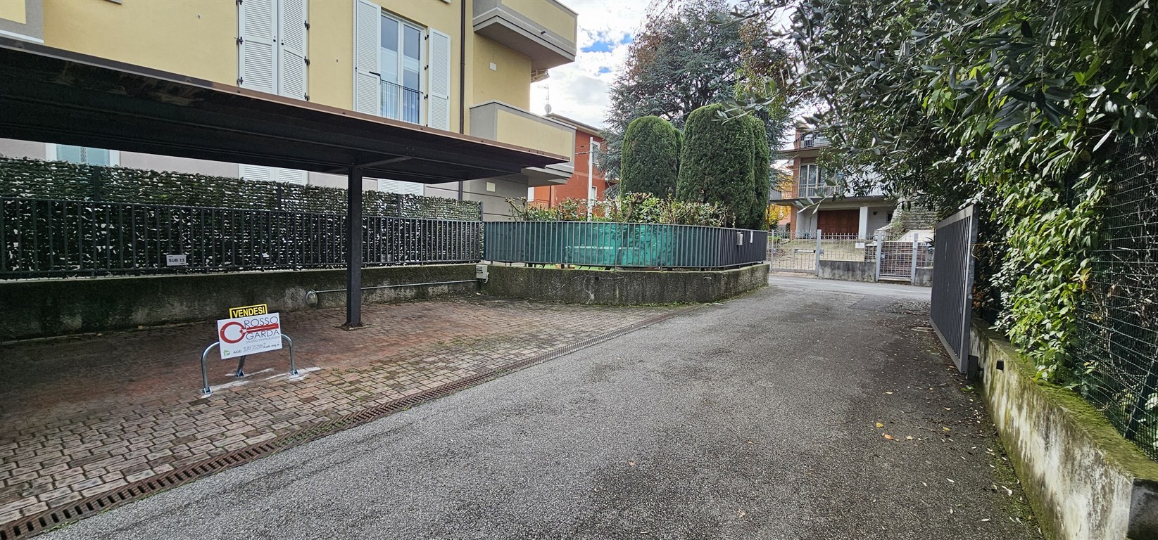 Posto auto coperto piano strada in vendita in centro a Desenzano Del Garda